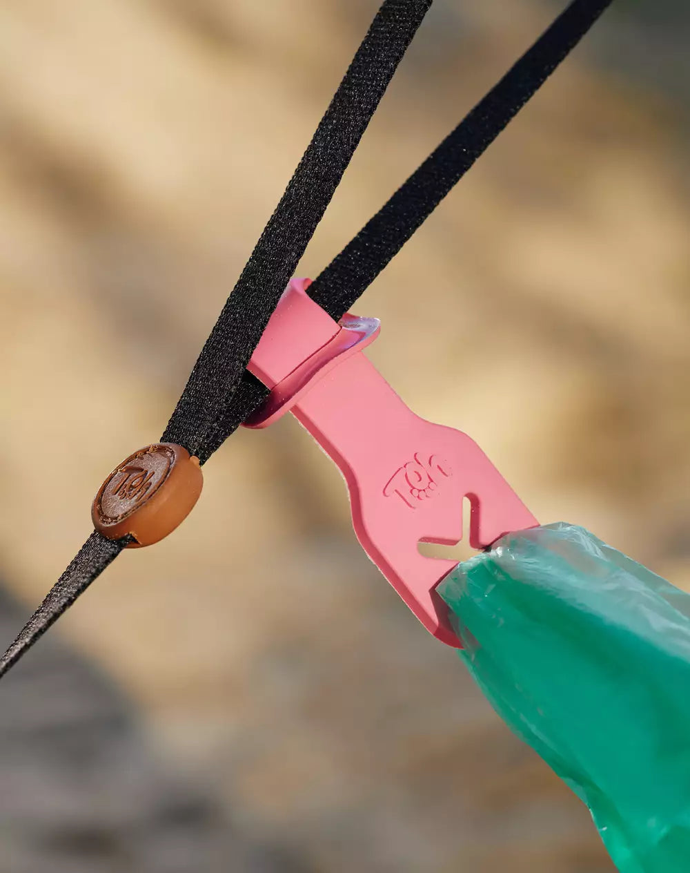 Handsfree Poop Bag Carrier - Fiji